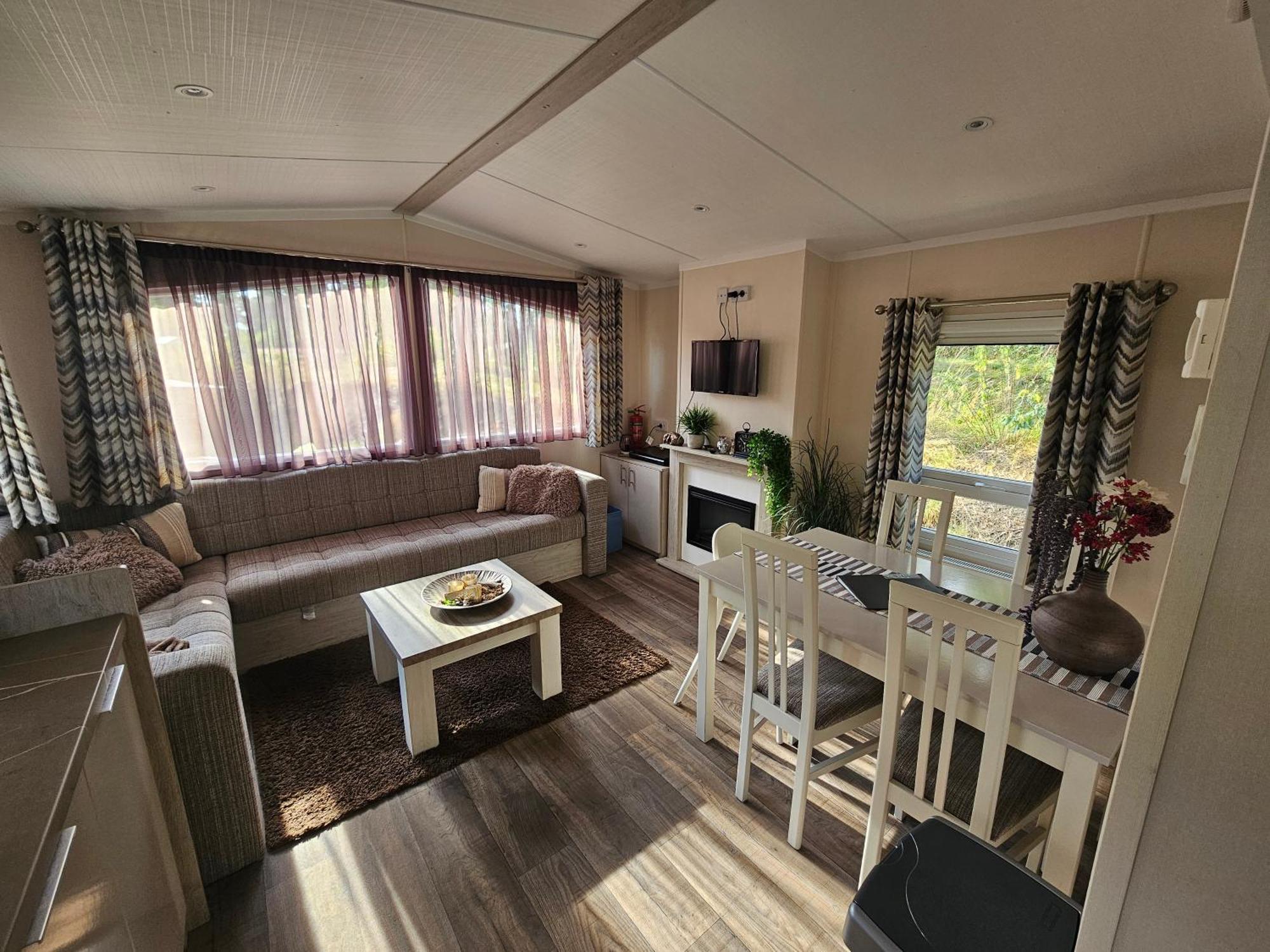 Luxe 4 Persoons Chalet Op 5 Sterren Camping Raalte Ngoại thất bức ảnh